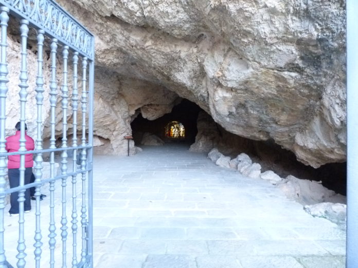 gruta ermita de san saturio soria