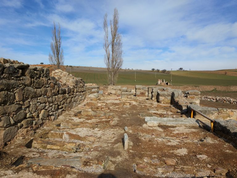Yacimiento arqueológico de los Hitos. (Arisgotas, Toledo).