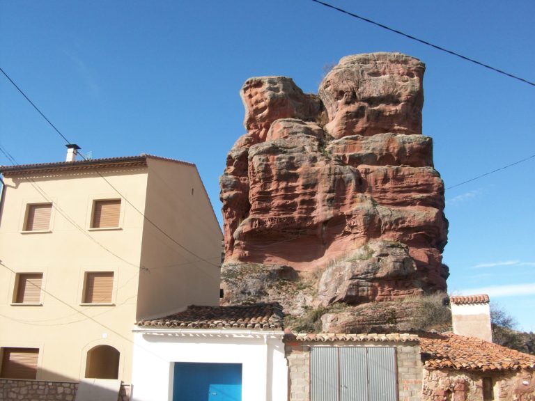 Chequilla (Guadalajara). Viviendo entre Rocas.