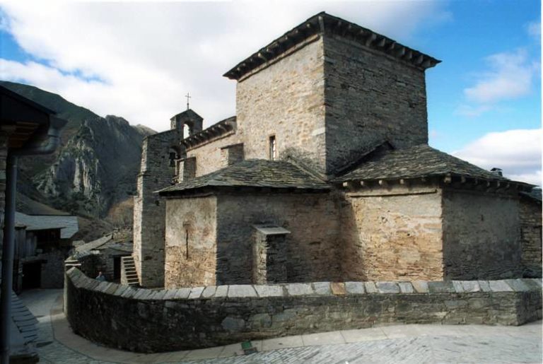 La Arquitectura oculta de Peñalba de Santiago. (El Bierzo, León).