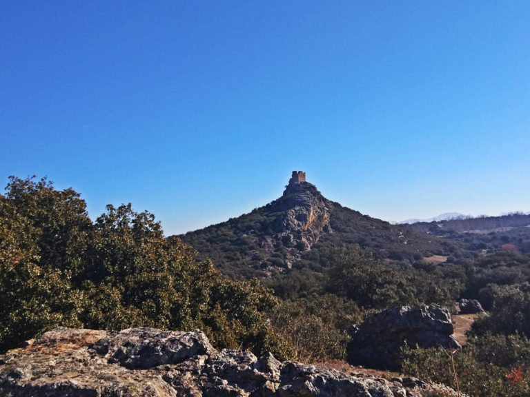 El Castillo de Dos Hermanas (Navahermosa, Toledo).